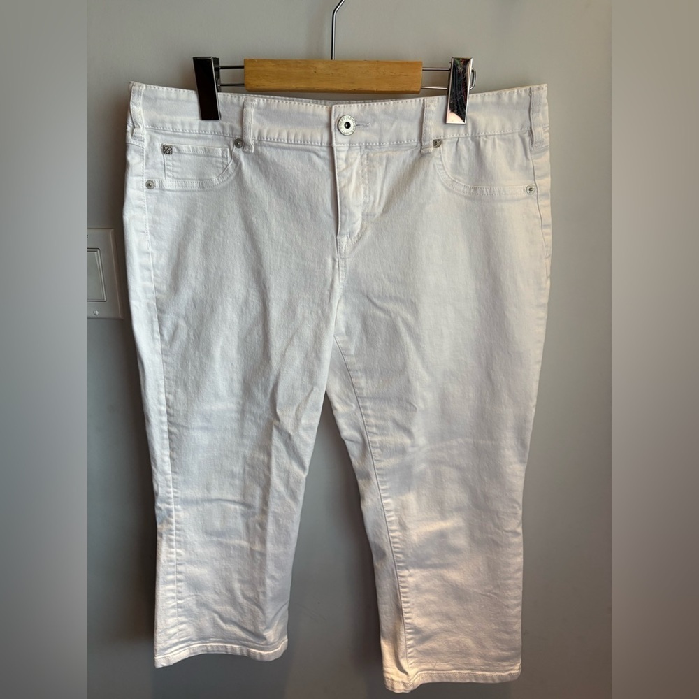 Women’s White Capris
